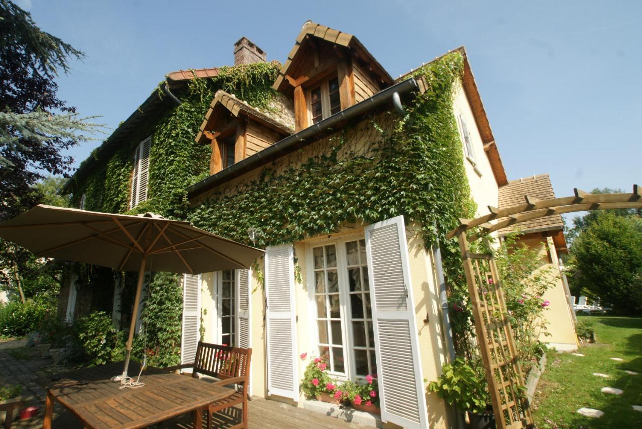 Bed and Breakfast Le Cedre Bleu Grosrouvre Exterior foto